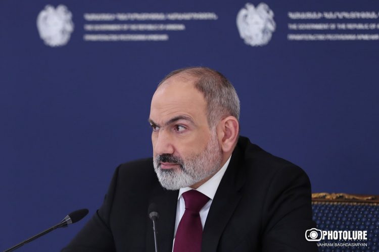 Ուժային կառույցները թուղթ ու գրիչով են հետևել Փաշինյանի ասուլիսին. «Ժողովուրդ»
