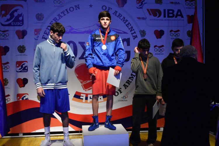 Боксер из Арцаха Эрик Арстамян стал четырехкратным чемпионом Армении среди молодежи