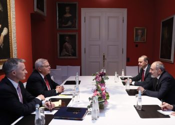Փաշինյանը Մենենդեսի հետ քննարկել է ԼՂ-ի վատթարացող հումանիտար իրավիճակը