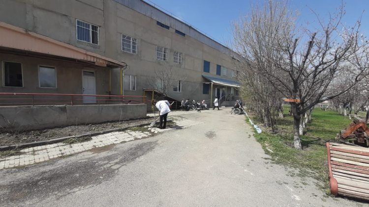 Վարդենիսի նյարդահոգեբանական տուն-ինտերնատի տնօրենը հիվանդներին ենթարկել է խոշտանգման, կապել մետաղյա շղթայով