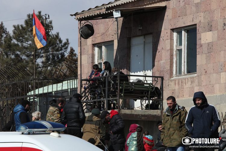 Полиция задержала участников акции у бывшего здания Минобороны (фото)