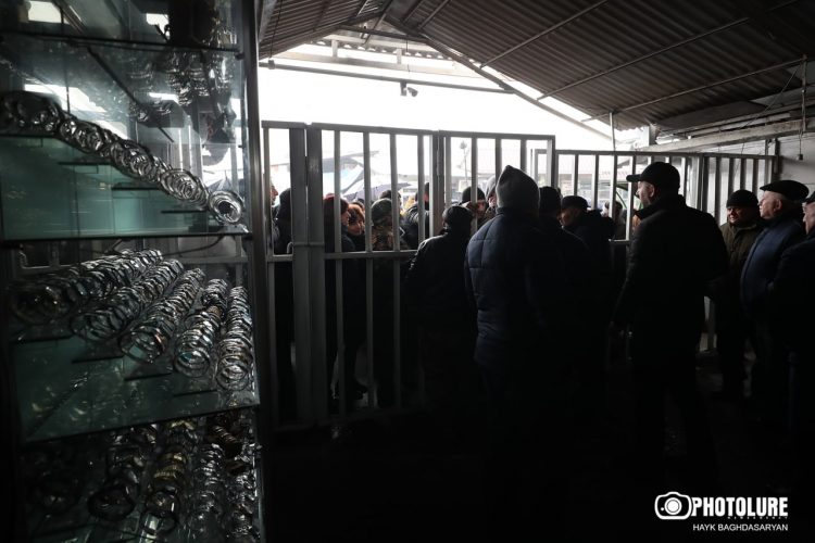 Торговцы ярмарки «Малатия» начали акцию против ее закрытия (фото)