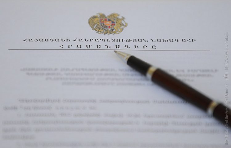 Президент сменил командующего 5-м корпусом ВС Армении