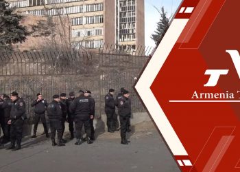 Жильцы бывшего здания Минобороны продолжают акцию против выселения (прямое включение)