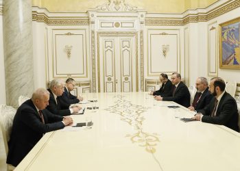 Փաշինյանը Խովաևի հետ քննարկել է շրջափակման մեջ գտնվող Արցախում ստեղծված ճգնաժամը