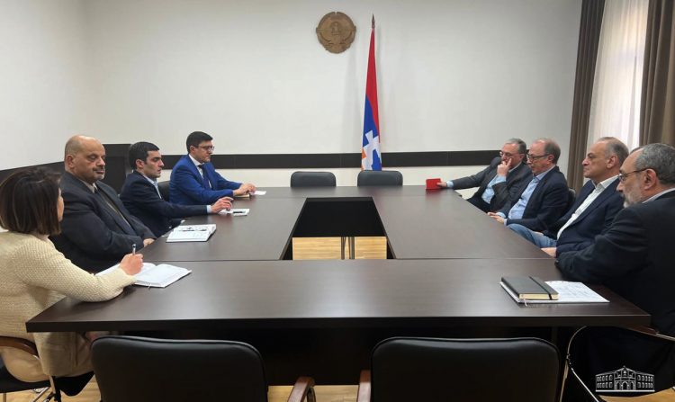 Արցախի ԱԳ նախարարը ՀՀ և ԱՀ նախկին արտգործնախարարների հետ քննարկել է Արցախում ստեղծված իրավիճակը