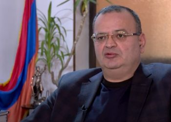 Բենզինով վառելու հանգամանքը դեռ քիչ է ասելու, որ դա կապ ունի տուժողների մահվան հետ. մեղադրվող սպայի պաշտպան