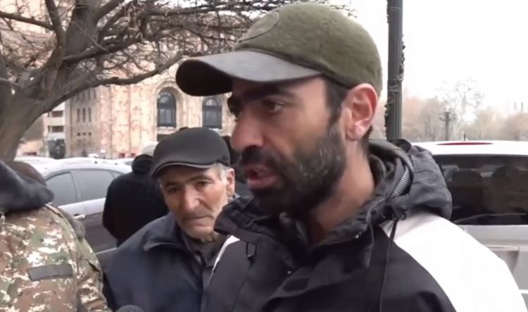 Ժամանակավոր լուծում չենք ընդունելու, պահանջում ենք ՊԵԿ նախագահի հրաժարականը. ՊՆ նախկին շենքի բնակիչ