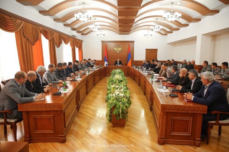 Արցախի պետնախարարին զեկուցվել է ապաստարանների վիճակի մասին