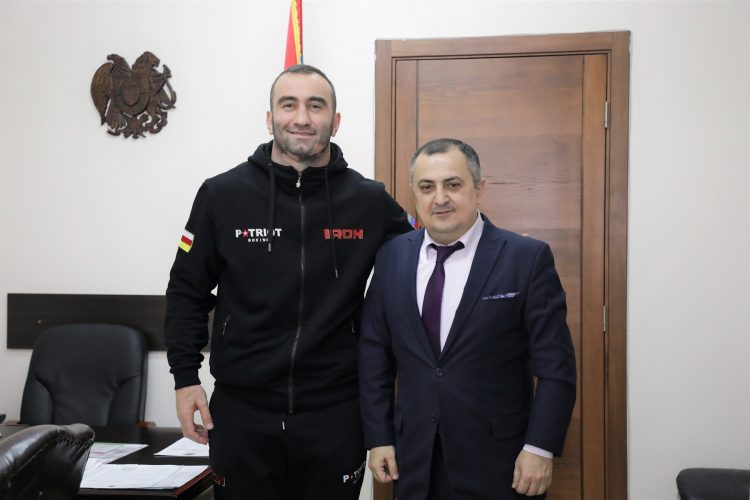 Бывший чемпион мира по боксу по версиям WBA и IBF получил гражданство Армении