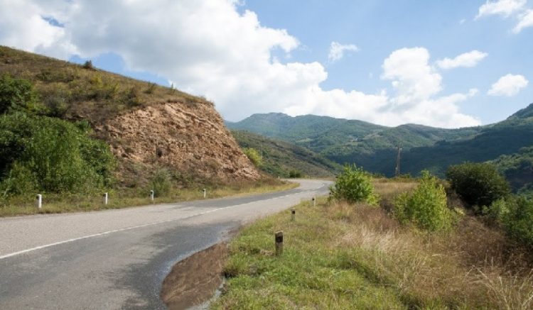 Ադրբեջանի ԶՈւ-ն փակել է Գորիս-Ստեփանակերտ մայրուղին` Աղավնո և Տեղ գյուղերի արանքում. Արցախի ՆԳՆ