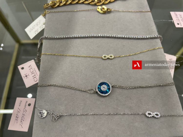 «Եթե ուզում եք գործը գլուխ բերել, կնոջը կանչեք». նվերների գաղափարներ մարտի 8-ի համար