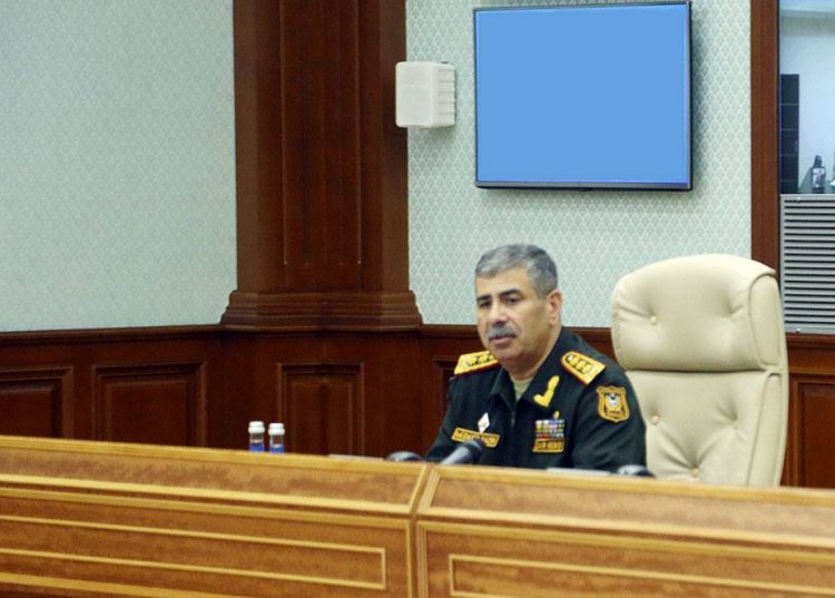Глава МО Азербайджана поручил «поддерживать высокий уровень боеготовности» в ВС страны