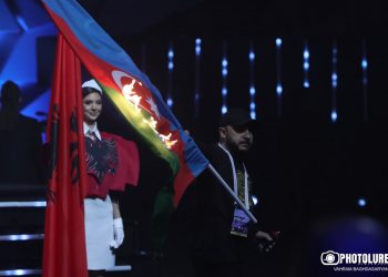 ԵԱ բացման արարողության ժամանակ Ադրբեջանի դրոշը վառողը ոճաբան  Նիկոլյանն է. ԶԼՄ