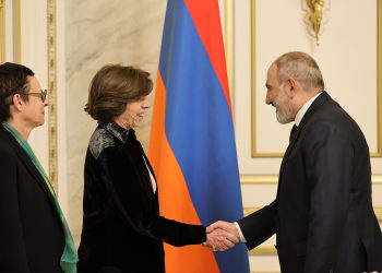 Փաշինյանը Ֆրանսիայի ԱԳ նախարարի հետ հանդիպմանն ընդգծել է Լաչինի միջանցքում անցակետի տեղադրման անթույլատրելությունը