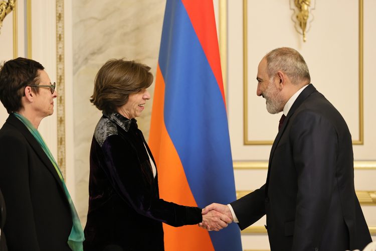 Փաշինյանը Ֆրանսիայի ԱԳ նախարարի հետ հանդիպմանն ընդգծել է Լաչինի միջանցքում անցակետի տեղադրման անթույլատրելությունը