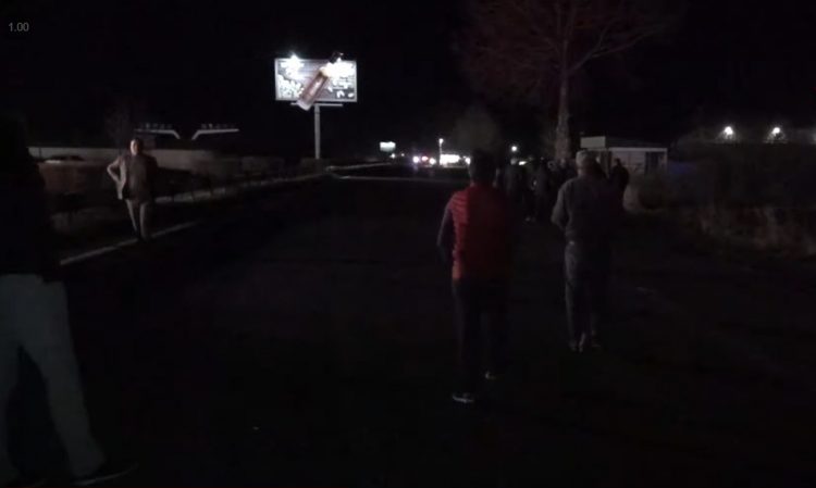 Родственники погибших из-за пожара военнослужащих разблокировали дорогу Ереван-Севан