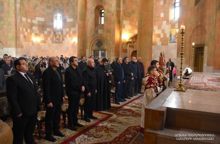 Президент Арцаха принял участие в Пасхальной службе в Кафедральном Соборе в Степанакерте