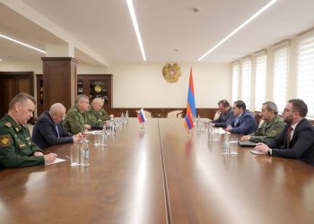 Պապիկյանը և Լենցովը քննարկել են ԼՂ շուրջ և խաղաղապահ զորախմբի պատասխանատվության գոտում տիրող իրավիճակը
