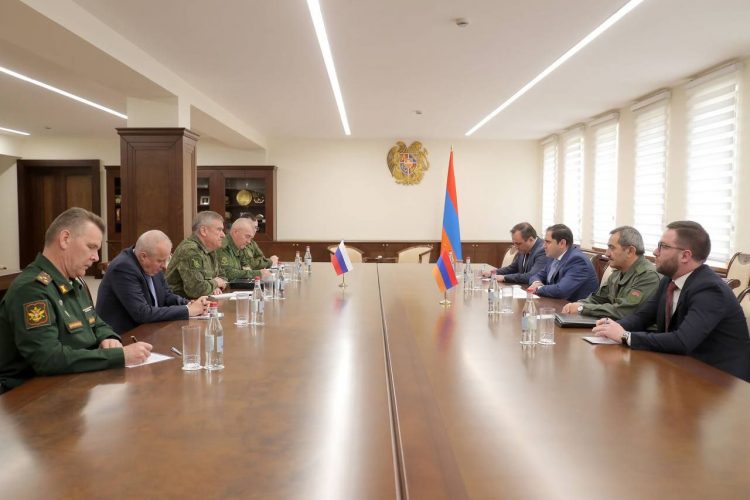 Պապիկյանը և Լենցովը քննարկել են ԼՂ շուրջ և խաղաղապահ զորախմբի պատասխանատվության գոտում տիրող իրավիճակը
