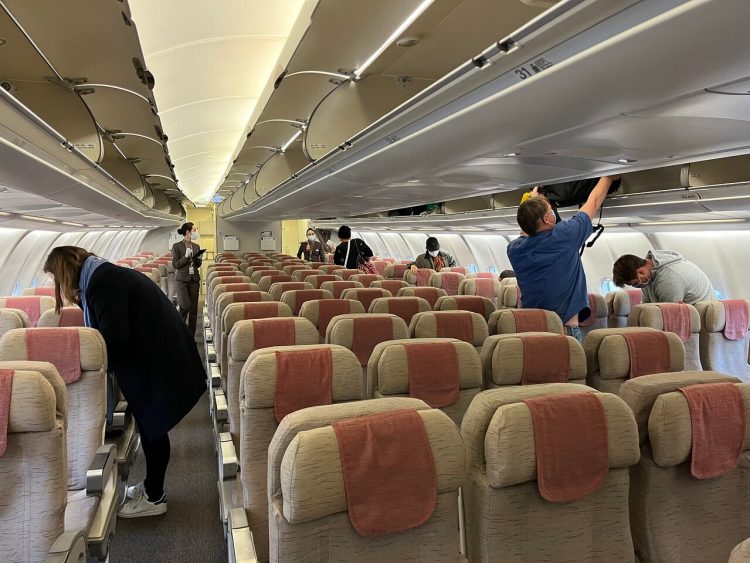 Asiana Airlines ավիաընկերության ուղևորը թռիչքի ժամանակ բացում է վթարային դուռը