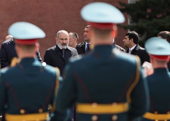 Փաշինյանը ԱՊՀ երկրների ղեկավարների հետ ծաղիկներ է դրել Անմար կրակի մոտ Անհայտ զինվորի շիրիմին