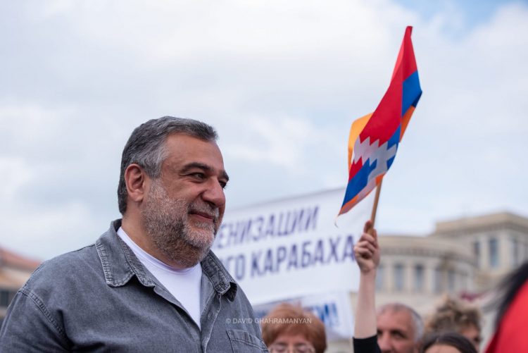 В церквях Армении и Диаспоры проходит общенациональная молитва за Арцах (прямое включение)