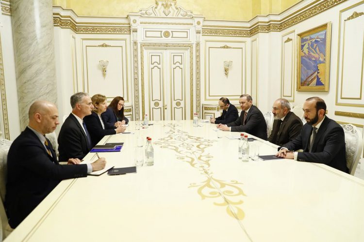 Փաշինյանը Պետքարտուղարության ներկայացուցչի հետ քննարկել է Բաքվի հետ հարաբերությունների կարգավորումը և իրավիճակը ԼՂ-ում