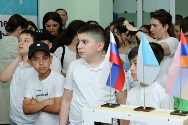 Կապանում և Մեղրիում բացվել են նոր տեխնոլոգիաների լաբորատորիաներ դպրոցականների համար