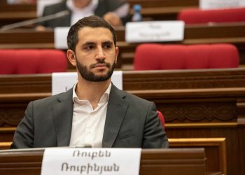 «Չենք հրաժարվի խաղաղության օրակարգից». ՀՀ ԱԺ փոխնախագահն արձագանքել է Արցախի խորհրդարանի պահանջին