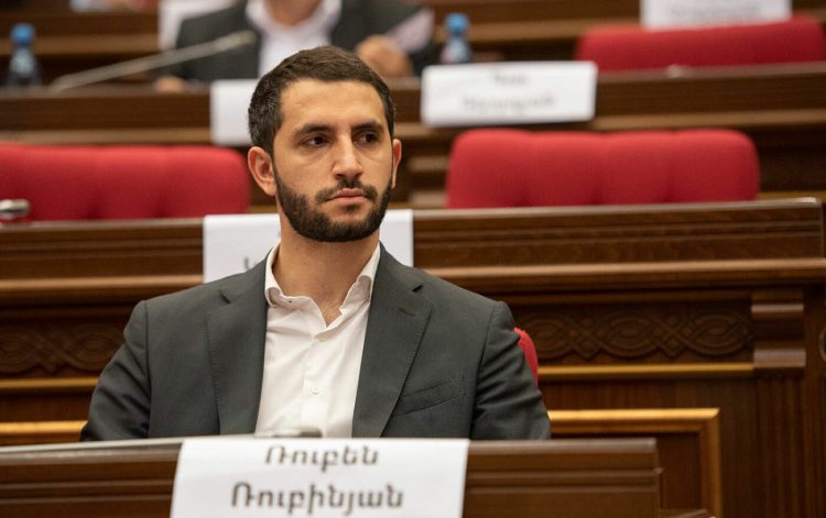 «Չենք հրաժարվի խաղաղության օրակարգից». ՀՀ ԱԺ փոխնախագահն արձագանքել է Արցախի խորհրդարանի պահանջին