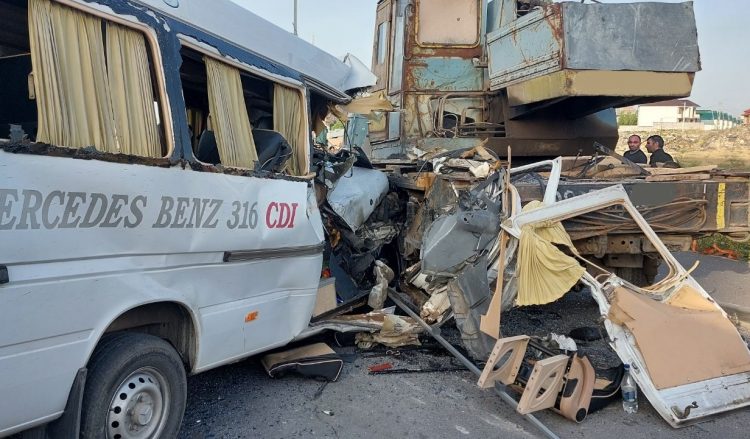 Աշտարակի խճուղում Mercedes Sprinter-ը բախվել է ZIL բեռնատարին. 7 տուժածների մեջ օտարազգիներ կան