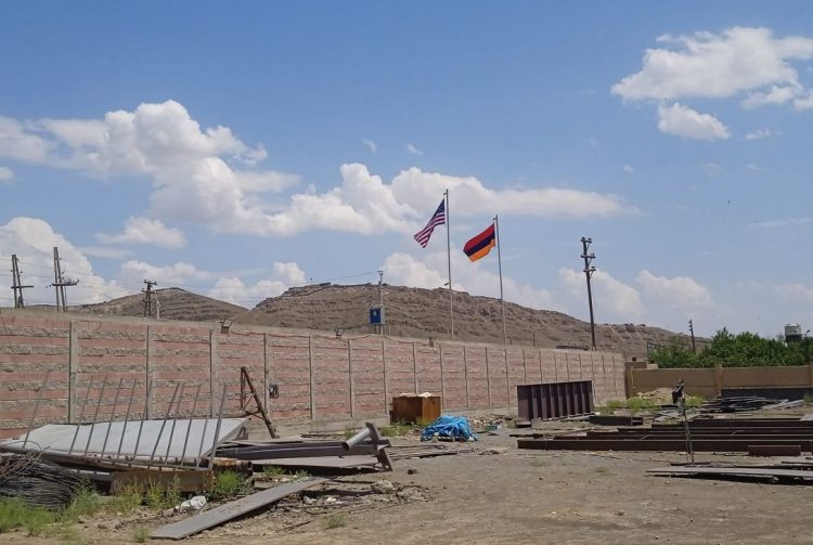 Շարունակվող գնդակոծությունները կհամարենք հարված ամերիկյան կապիտալին․ Երասխի գործարանի սեփականատերեր