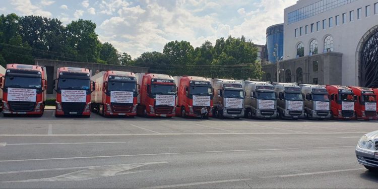 Սննդամթերքով ու ապրանքներով 19 բեռնատար կուղևորվի Կոռնիձոր, ապա ռուս խաղաղապահների օգնությամբ՝ Արցախ