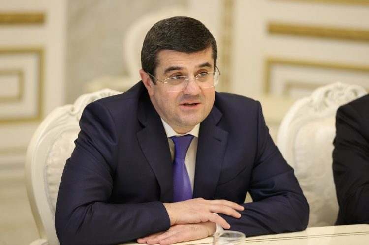 Минздрав разъяснил порядок получения арцахцами медпомощи в Армении в рамках госзаказа