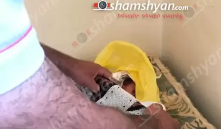 Полиция и врачи спасли найденного в пакете младенца