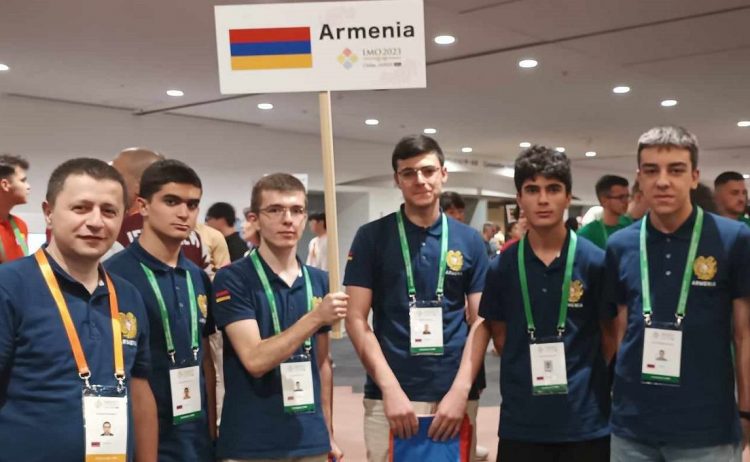 Школьники из Армении взяли 2 серебра и 3 бронзы на международной олимпиаде по математике