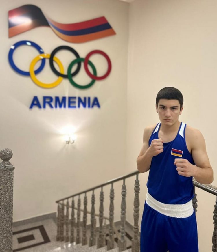 Алик Кчоян одержал победу над азербайджанским боксером на юношеском ЧЕ в Румынии