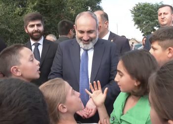 Լավ կսովորեք, հեծանիվ զգույշ կքշեք․ Փաշինյանը՝ ճամբարակցի երեխաներին