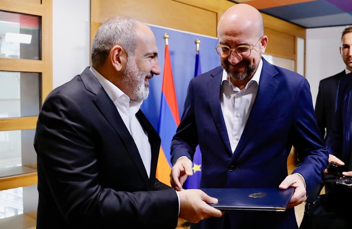 Փաշինյանը Միշելին է հանձնել Արայիկ Հարությունյանի նամակը