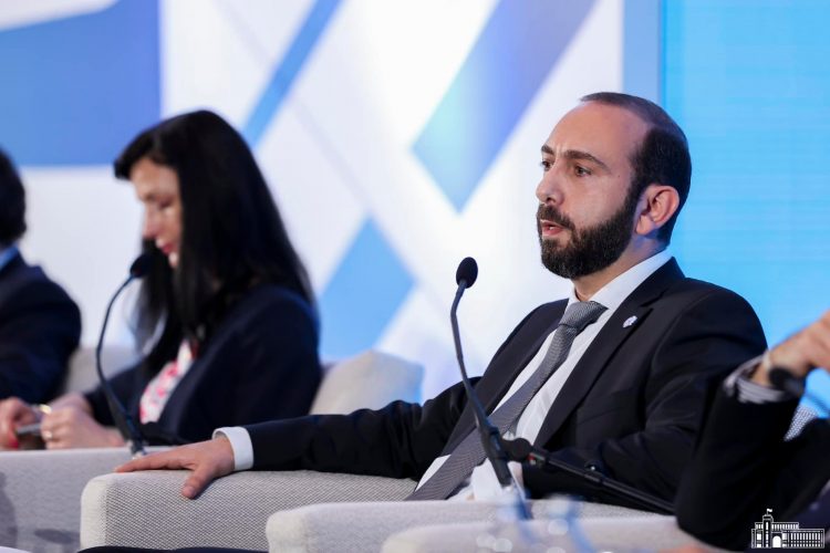 Ներգրավված ենք բանակցային գործընթացում, բայց ականատես ենք լինում Լեռնային Ղարաբաղի պաշարմանը․ Արարատ Միրզոյան