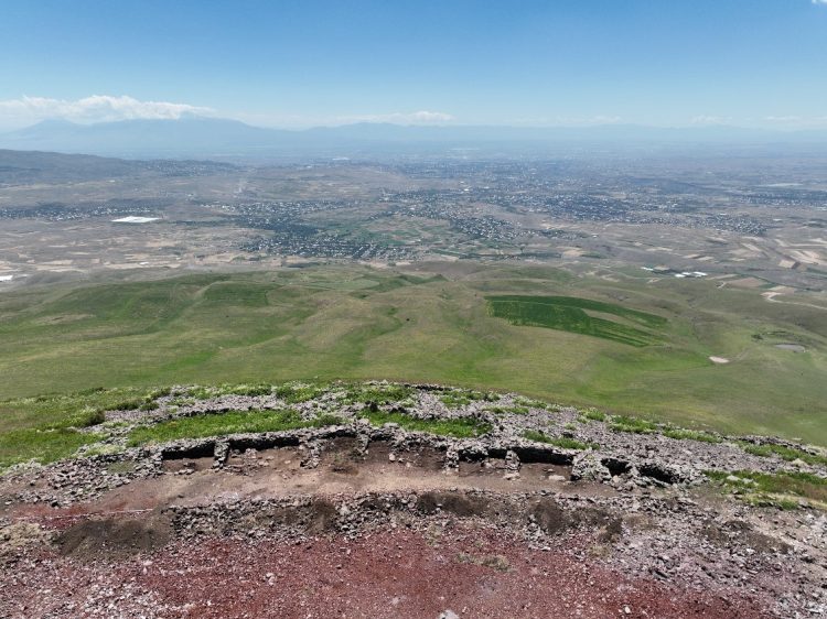 Հատիս լեռան գագաթին գտնվող ամրոցի պեղումների աշխատանքները մեկնարկել են