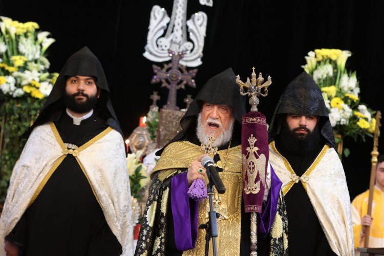 Арам I призвал Ереван приостановить переговоры с Баку до прекращения блокады Арцаха