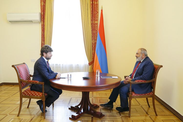 ՀՀ վարչապետը Ֆրանսիայի դեսպանի հետ քննարկել է ԼՂ ճգնաժամը