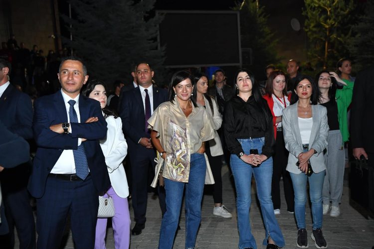 Տոնական է․ Աննա Հակոբյանը նոր լուսանկարներ է հրապարակել