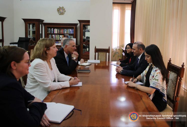 ՀՀ ԱԽ քարտուղարը ԵԱՀԿ Մինսկի խմբի համանախագահի հետ հանդիպմանն ընդգծել է Լաչինի միջանցքի ապաշրջափակման հրամայականը
