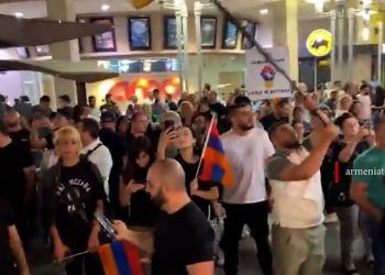 Армяне перекрыли улицу в Лос-Анджелесе в поддержку Арцаха