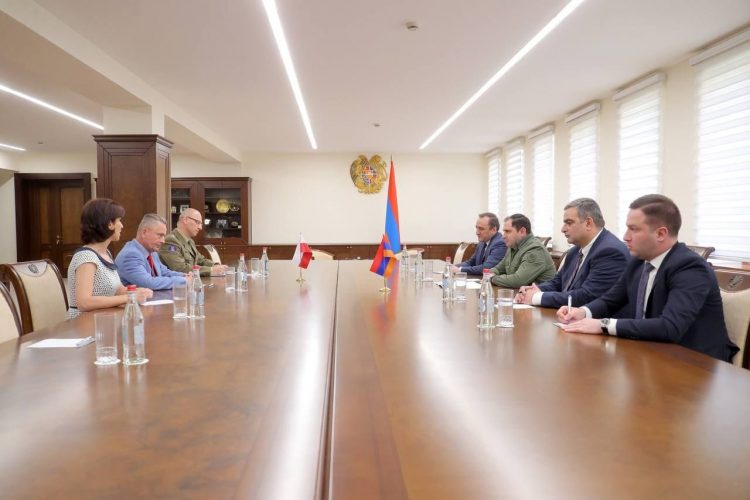 Սուրեն Պապիկյանն ընդունել է ՀՀ-ում Լեհաստանի արտակարգ և լիազոր դեսպան Պյոտր Սկվեչինսկիին