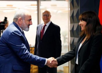 ՀՀ վարչապետը Փարիզի քաղաքապետի հետ քննարկել է ԼՂ-ում ստեղծված իրավիճակը