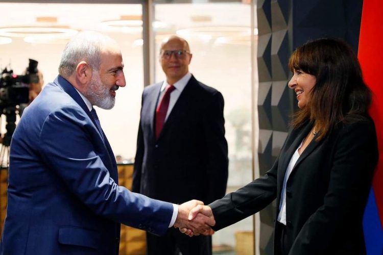 ՀՀ վարչապետը Փարիզի քաղաքապետի հետ քննարկել է ԼՂ-ում ստեղծված իրավիճակը